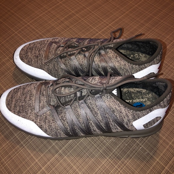 Under Armour, size 10.5 shoes - Picture 4 of 5